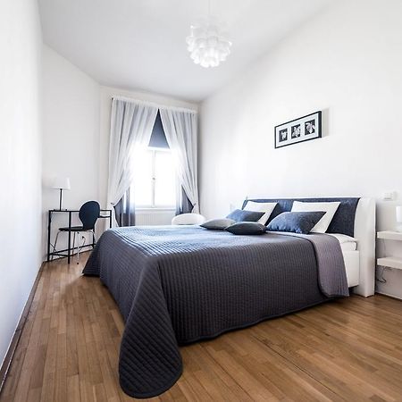 Modern Apartment Riegrovy Sady Prag Rum bild