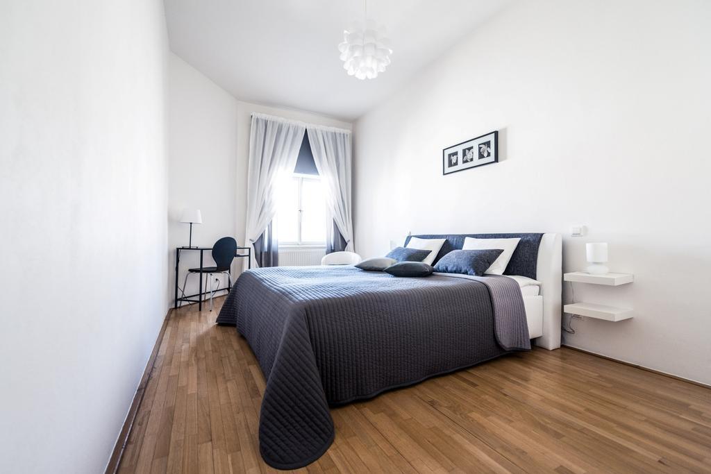 Modern Apartment Riegrovy Sady Prag Rum bild